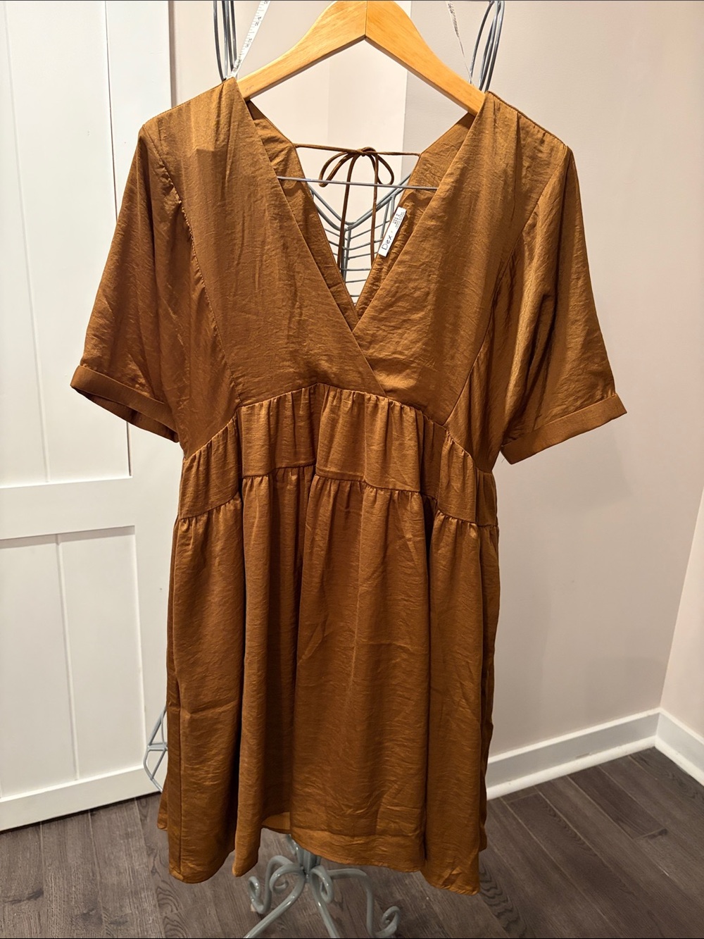 Women's Dex Short Sleeve Tiered V-Neck Dress - Brown-gold